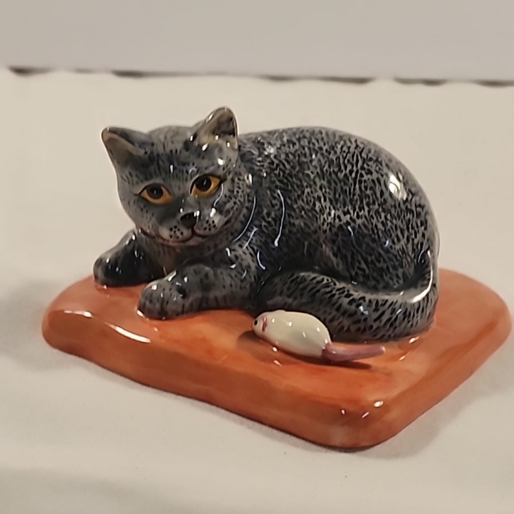 Royal Doulton Animals Cat British Shorthair Figurine Kitten Mouse Pillow 2003